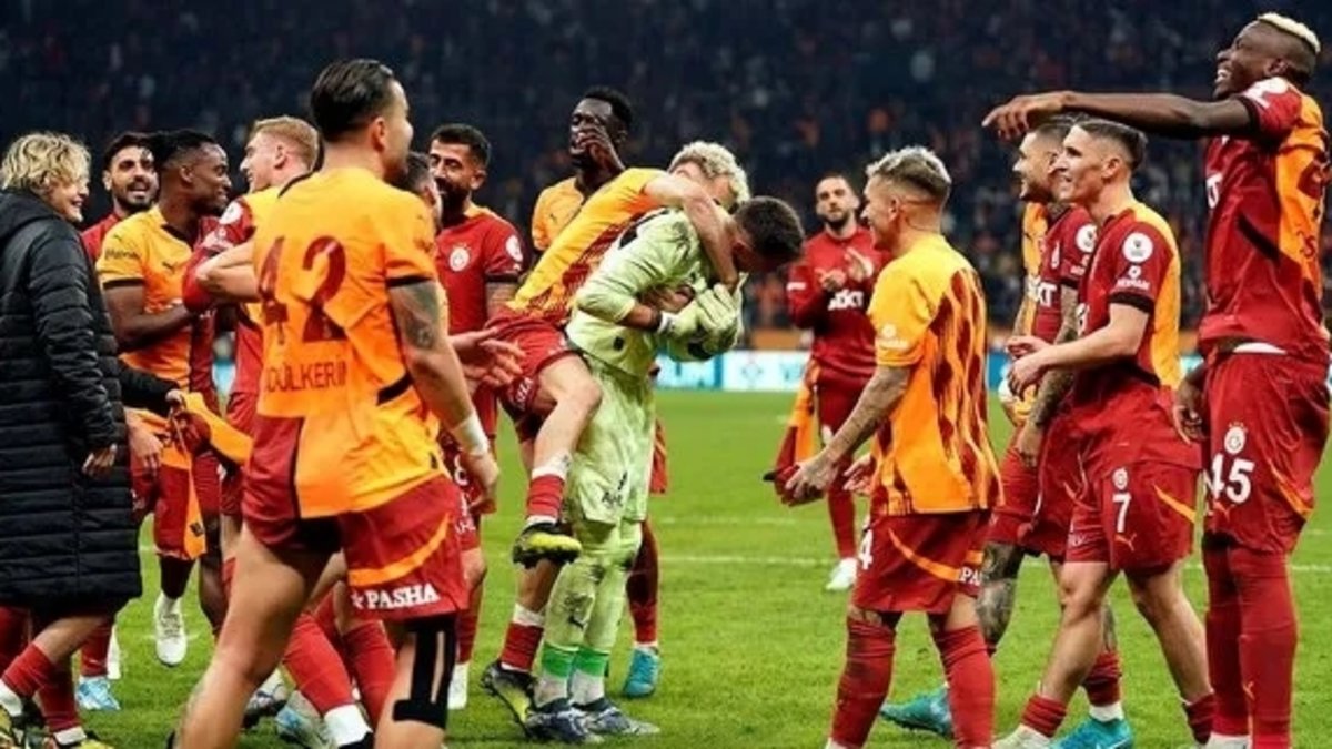 G.Saray'da yıldız ismin bileti kesildi!