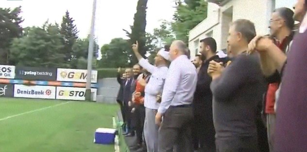 Çalışanlar saha kenarına gelip...