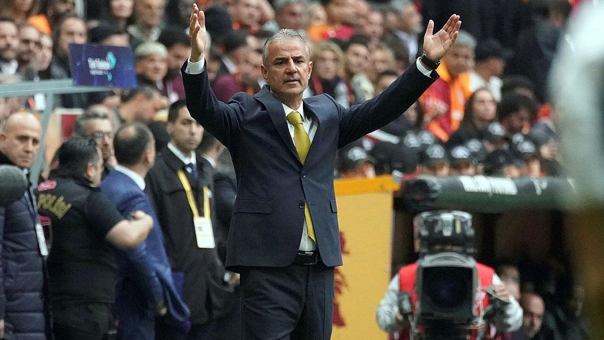 Fenerbahçe'de 3 değişiklik! İsmail Kartal'dan 11 kararı Fenerbahçe'de 3 değişiklik! İsmail Kartal'dan 11 kararı
