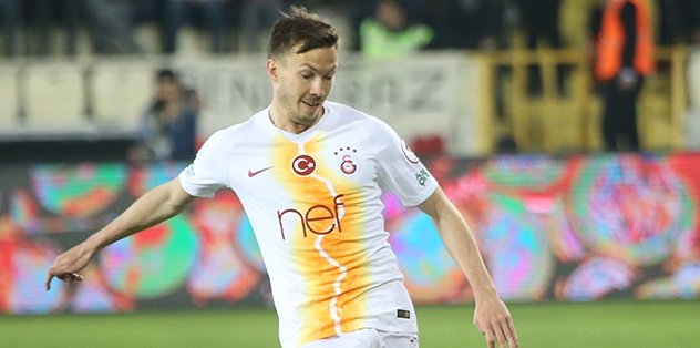 100. maçına çıktı fileleri sallandırdı