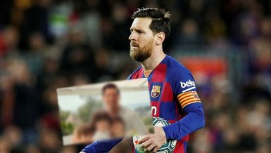 Son dakika corona virüs haberi: Lionel Messi sakallarını kesti