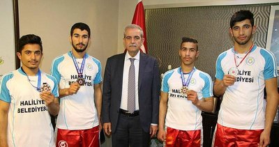 Türkiye şampiyonları madalyalarını Demirkol’a hediye etti