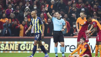 Fenerbahçe Galatasaray derbilerinde kartlar havada uçuşuyor!