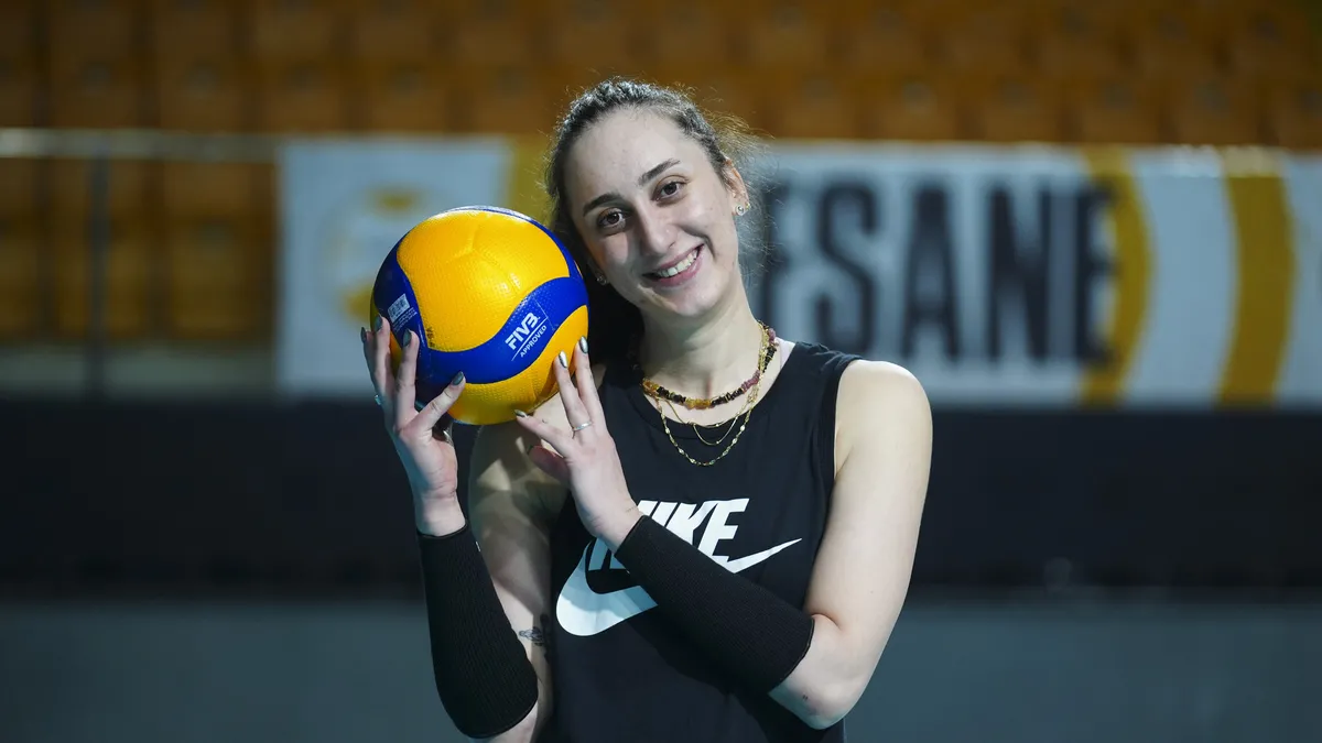 Galatasaray Daikin, milli voleybolcu Ayça Aykaç'ı kadrosuna kattığını açıkladı