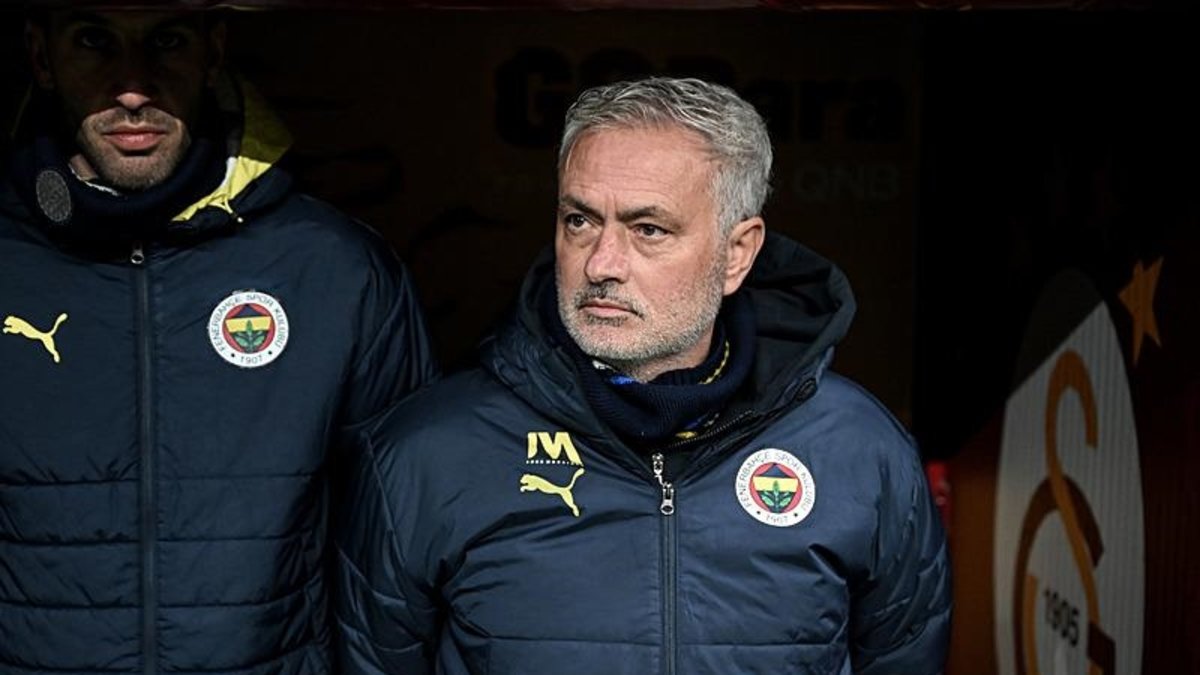 Dünya basını Galatasaray'ın Mourinho için yaptığı suç duyurusunu konuşuyor! İşte o manşetler Dünya basını Galatasaray'ın Mourinho için yaptığı suç duyurusunu konuşuyor! İşte o manşetler