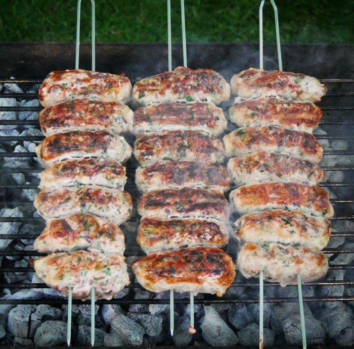 seftali-kebabi-tarifi-seftali-kebabi-nasil-yapilir-evde-seftali-kebabi-malzemeleri-yapilisi-ve-puf-noktalari-1664270470536.jpeg