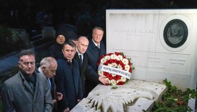 Beşiktaş yönetimi Süleyman Seba'nın kabrini ziyaret etti