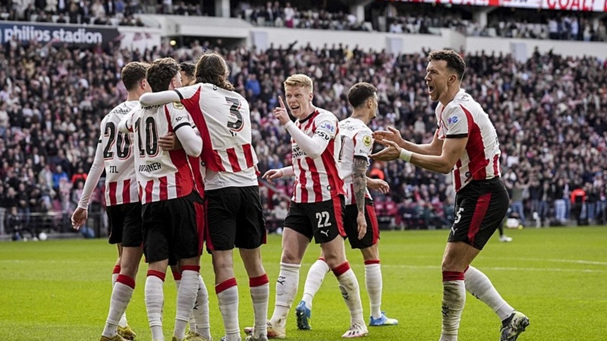 Hollanda ligi Eredivisie'de şampiyon PSV!