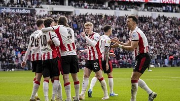 Hollanda liginde şampiyon PSV!