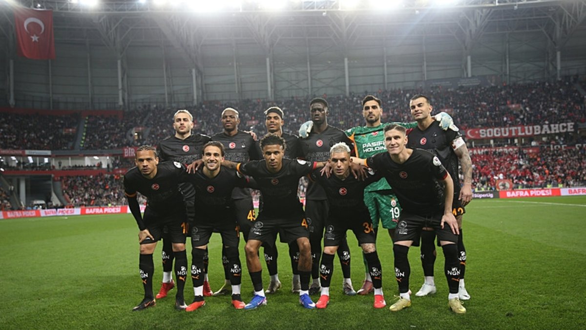 Galatasaray'da sıcak gelişme! Yıldız ismin sözleşmesi uzadı