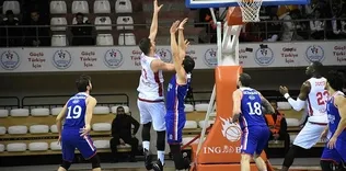 Anadolu Efes deplasmanda güldü