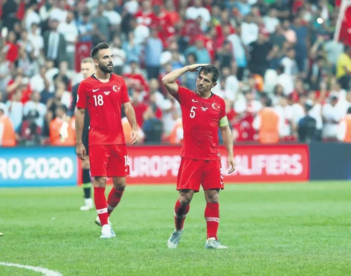 Emre Belözoğlu futbolu bırakacak mı? Resmen açıkladı - 1
