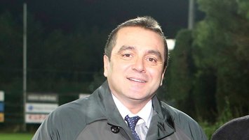 Topunuz istifa edin