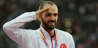 Asker selamı verdi