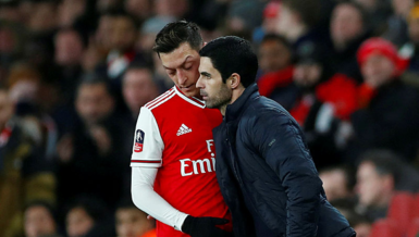 Mesut Özil’in yüzü güldü