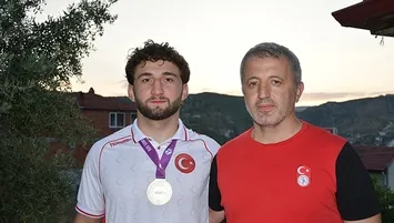 Yazıcı’dan gümüş madalya