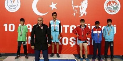 Genç atletler Atatürk için koştu