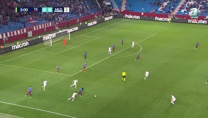 >Gervinho'dan Trabzonspor - Molde maçında şık hareketler!