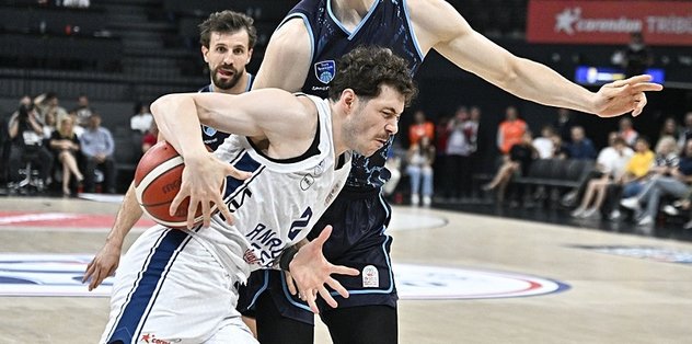 Anadolu Efes seride öne geçti
