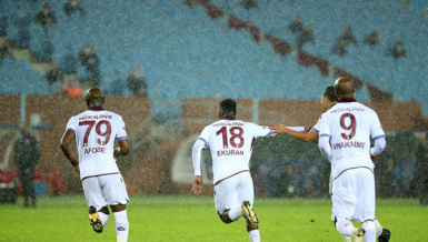 Kara boğa Caleb Ekuban! Abdullah Avcı'dan formayı istedi ve golünü attı | Son dakika Trabzonspor haberleri