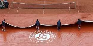 Rain delays start of day two at French Open