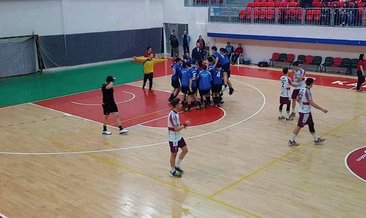 Genç hentbolcular uygun adım
