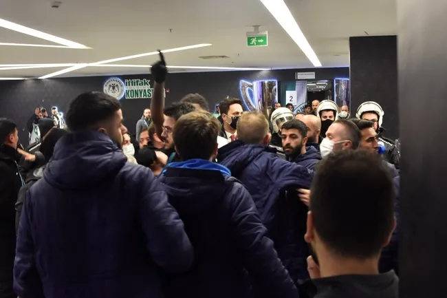 Konyaspor - Kasımpaşa maçı bitti ortalık karıştı! İşte o kareler - 2