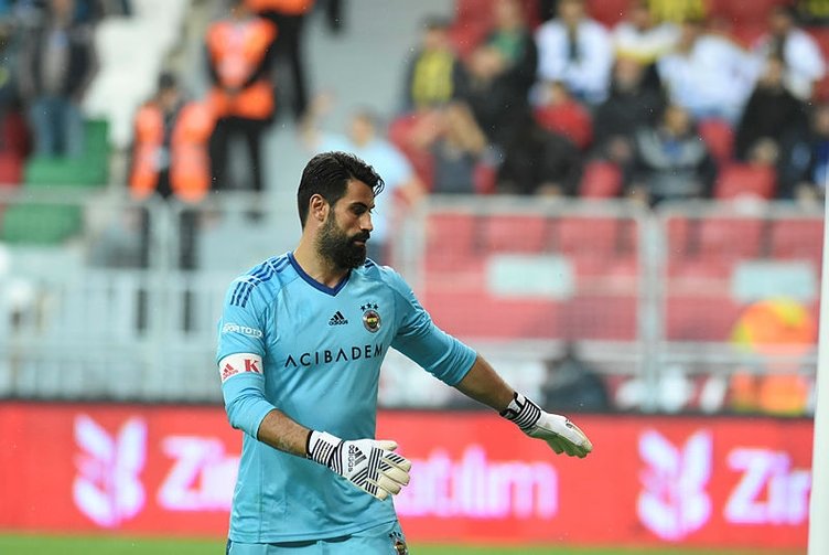 Volkan Demirel soyunma odasını inletti!