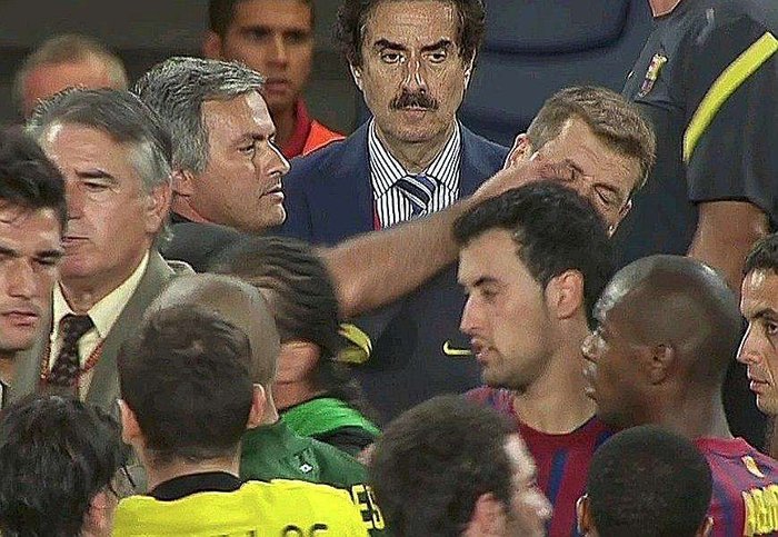 fenerbahce-haberi-jose-mourinho-ceza-alacak-mi-yonetmelik-ne-diyor-1743635745361.jpg