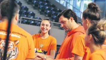 Eczacıbaşı sıkı çalışıyor