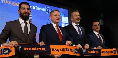 Arda Turan signs with Medipol Basaksehir