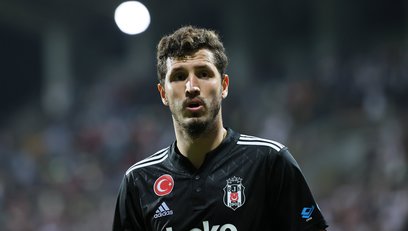 >Beşiktaş'ta ayrılık! İşte Salih Uçan'ın yeni takımı