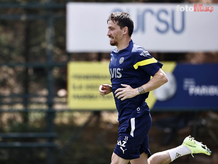 Fenerbahçe'de yeni transfer Ezgjan Alioski ilk antrenmanına çıktı