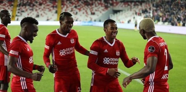 Sivasspor'un yüzü evinde güldü