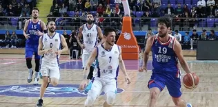 Efes lider bitirdi