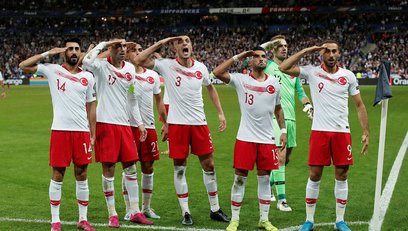 Schalke Den Yikan Haber Ozan Kabak Fotoma