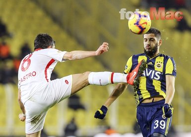 Fenerbahçe’de kadro dışı olan Yassine Benzia’ya talip çıktı