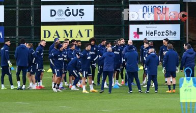 Son dakika spor haberi: Fenerbahçe Emre Belözoğlu yönetiminde ilk antrenmanı gerçekleştirdi