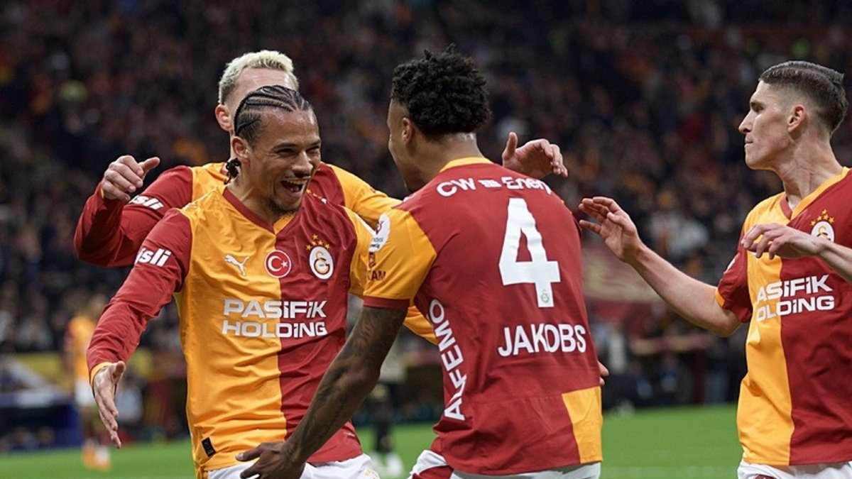 Eski Galatasaraylı Ryan Babel ve Rigobert Song: Galatasaray şampiyon olacak!