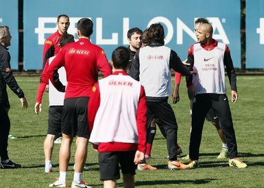 Galatasaray antrenmanındaki kavgadan kareler