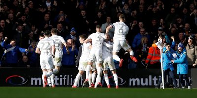 Leeds Unitedlı futbolcular, kulüp personeli için maaşlarında kesinti yapacak
