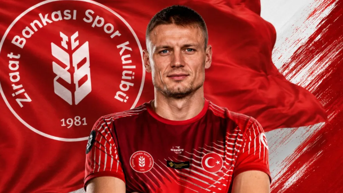 Ziraat Bankkart orta oyuncu Yuriy Gladyr'i transfer etti.