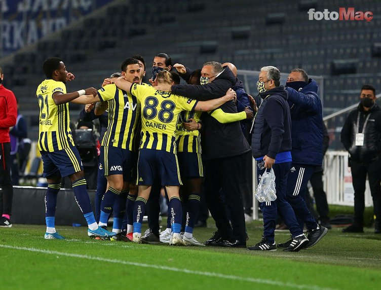 Son dakika spor haberleri: Emre Belözoğlu Fenerbahçe'yi böyle ayağa kaldırdı!.Soyunma odasındaki o konuşma...