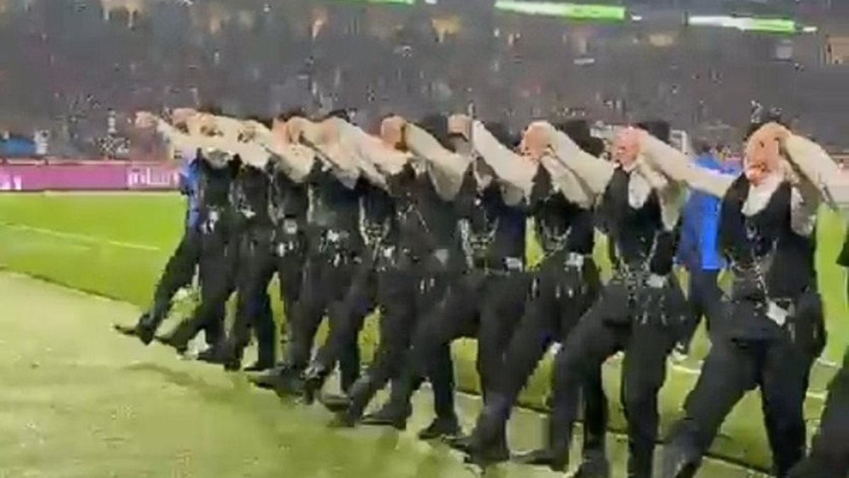 Trabzonspor-Galatasaray derbisi öncesi horon gösterisi!