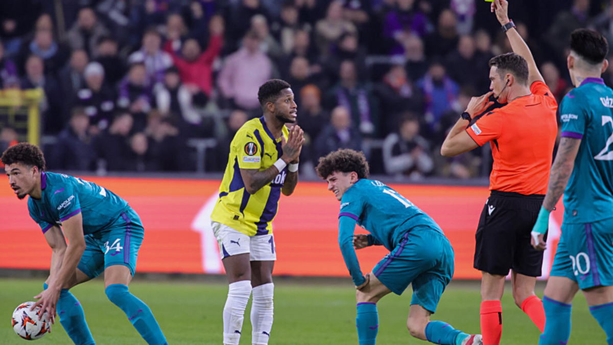 Fenerbahçe'ye Anderlecht maçından kötü haber! Osayi-Samuel ve Fred... Fenerbahçe'ye Anderlecht maçından kötü haber! Osayi-Samuel ve Fred...