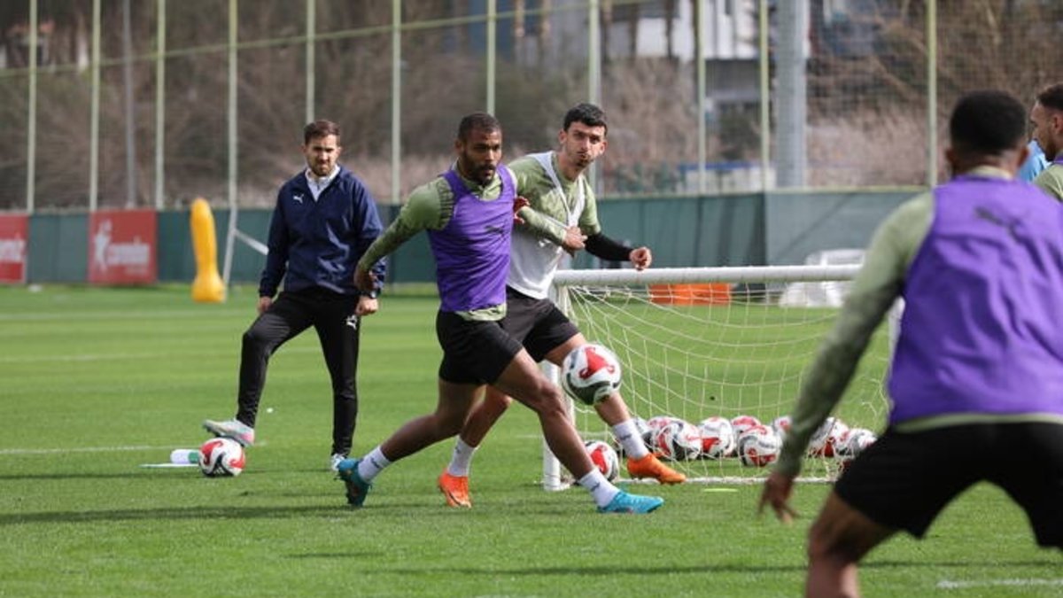 Corendon Alanyaspor, RAMS Başakşehir maçının hazırlıklarına başladı!