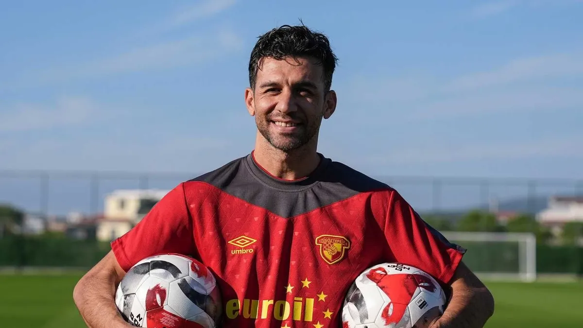 İsmail Köybaşı futbolu bıraktı