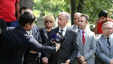 Galatasaray efsanesi Metin Oktay kabri başında anıldı