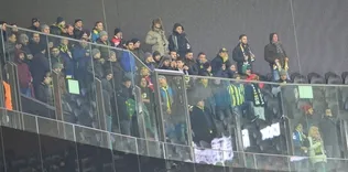 Tribünde sigara kavgası