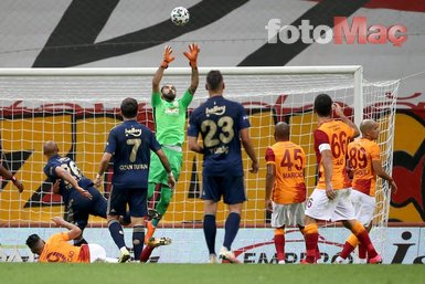 Son dakika: Galatasaray - Fenerbahçe derbisi sonrası Samatta’dan şampiyonluk sözleri!